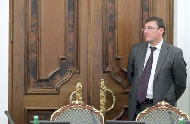 Юрий Луценко. Снова скандал - теперь с армянами