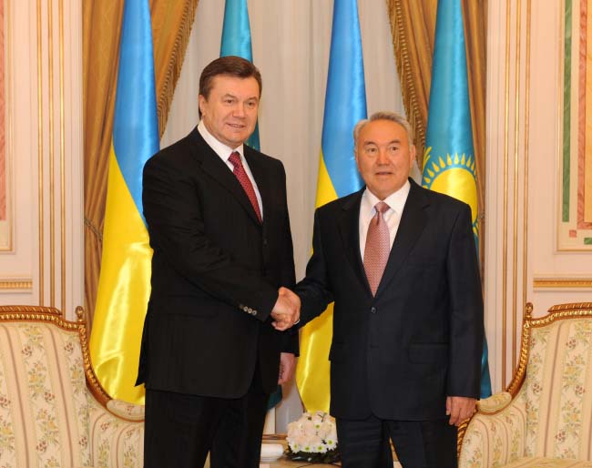 Янукович Назарбаев
