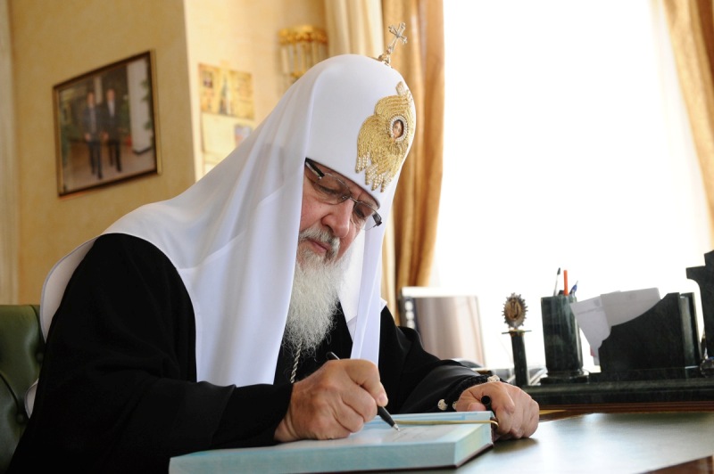 Патриарх Кирилл наградил Януковича высшим орденом Русской православной церкви