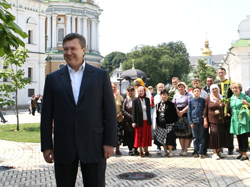 Янукович произносит телеобращение