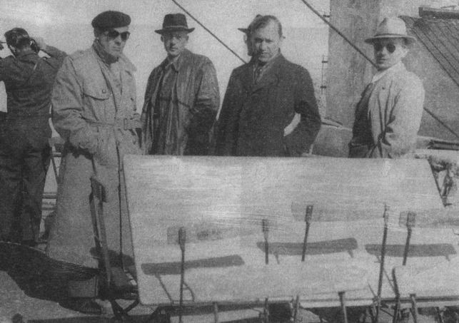 Микола Лебедь (в берете), Иван Гриньох и курсанты английской разведшколы "Богдан", "Славко", "Семенко" перед заброской в Советский Союз 24 сентября 1951 г.