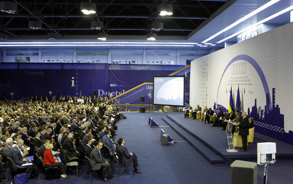 Президент Украины Виктор Янукович принимает участие в работе первого заседания III Международного инвестиционного саммита Donbass Investment Destination