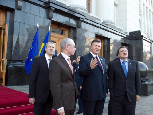 Европлевок на Азиопу