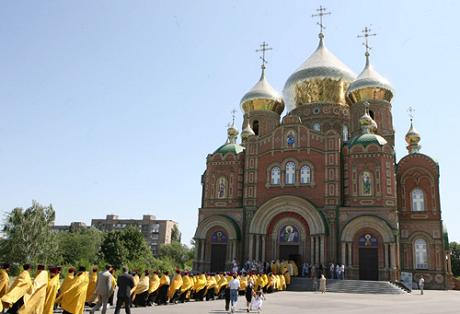 Лишним подтверждением «позитивного мышления» теневого премьер-министра может послужить факт вчерашнего насильственного сгона батюшек Луганска и Алчевска на поклон к Его Святейшему Высочеству Януковичу, изволившему нагрянуть в регион с целью типа повстречаться с избирателями.