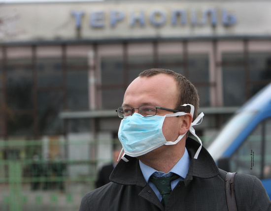 Свиной грипп H1N1: Время надевать и срывать маски